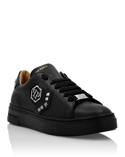 Lo-Top Leather Arrow Force Studs Sneakers