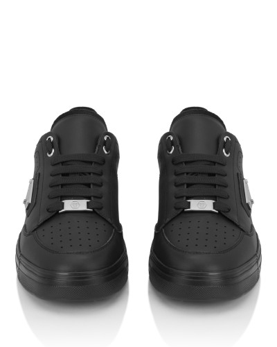 Low-Top Sneakers Triangle